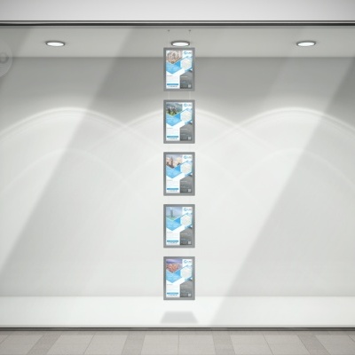 Vitrine com cinco produtos em embalagem branca, azul e cinza alinhados verticalmente