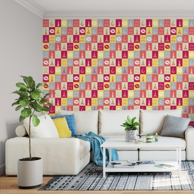 Sala de estar com sofá branco, mesa de centro, planta e papel de parede colorido com padrões variados