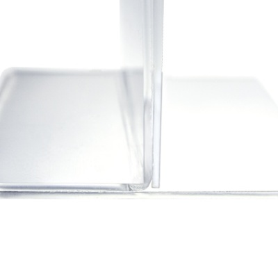 Suporte transparente em acrílico sobre superfície branca