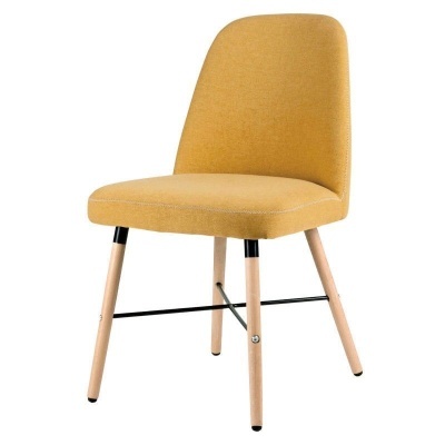 Cadeira amarela com estofado e pernas em madeira clara com apoio metálico.