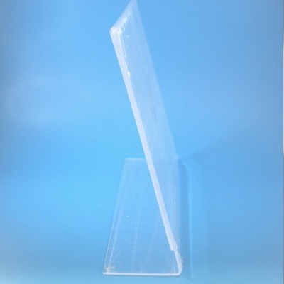 Suporte acrílico transparente em fundo azul