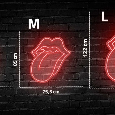 Painéis neon vermelhos do logotipo dos Rolling Stones em três tamanhos diferentes contra parede preta