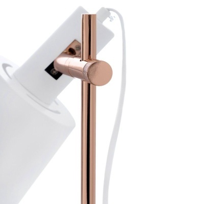 Lâmpada de mesa dourada com cúpula branca