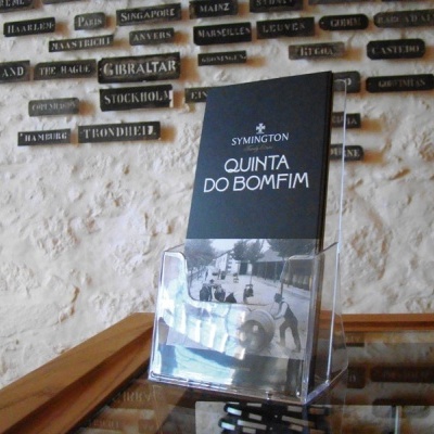 Expositor acrílico com folheto 