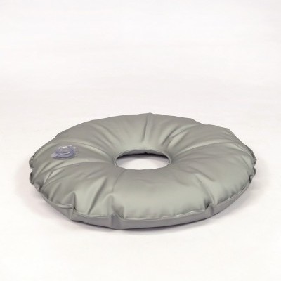 Colchão insuflável redondo cinza com válvula visível