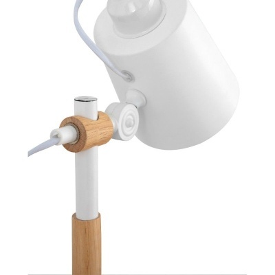 Candeeiro de secretária com corpo branco e base em madeira