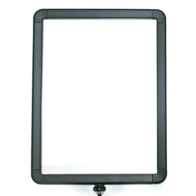 Moldura retangular preta com parafuso de fixação