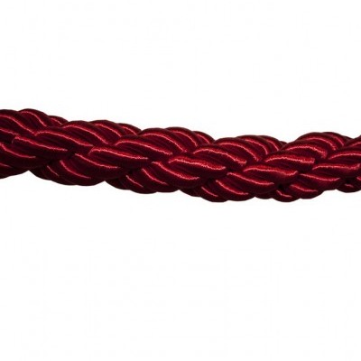 Cordão trançado vermelho com fios brilhantes