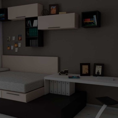Quarto com cama de solteiro branca, mesa de trabalho, computador e luz de néon do Homem-Aranha