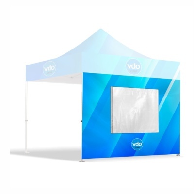 Tenda azul para evento com logótipo vdo e janela coberta