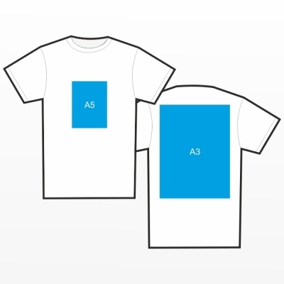 Duas t-shirts brancas com retângulos azuis e texto A5 e A3