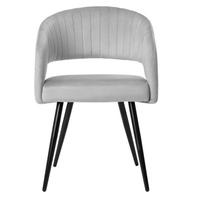 cadeira estofada cinza claro com pernas pretas metálicas