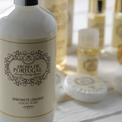 Frasco de sabonete líquido AROMA DE PORTUGAL com sabonetes e frascos pequenos