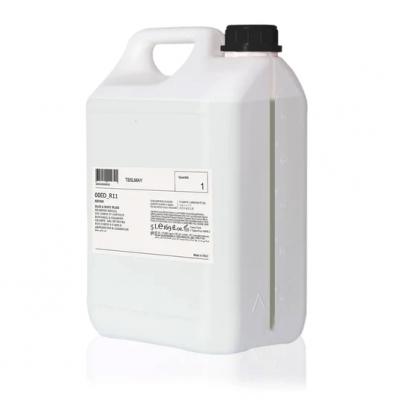 Recipiente plástico branco com tapa preta e etiqueta com texto RCED_R11