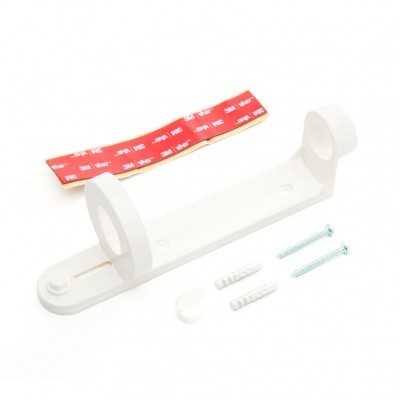 Suporte branco com fitas adesivas 3M e parafusos em fundo branco