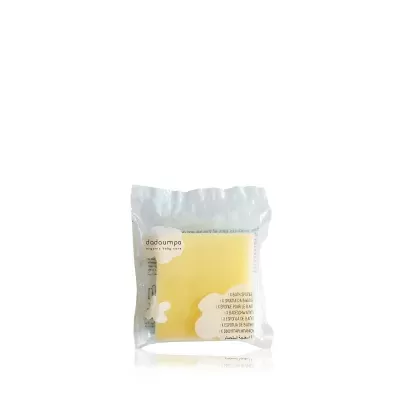 Sabonete amarelo em embalagem plástica transparente