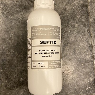 Frasco branco de álcool gel desinfetante anti-séptico para mãos SEPTIC