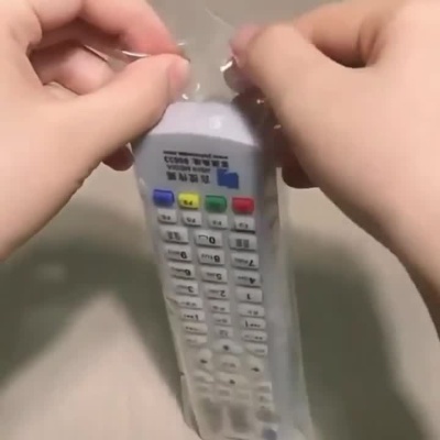 Proteção de comando remoto com capa plástica e secador de cabelo