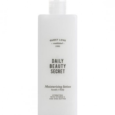 Frasco branco de loção hidratante Daily Beauty Secret para mãos e corpo
