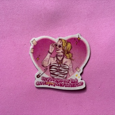 Autocolante de mulher loira com óculos de sol e fundo cor de rosa em forma de coração