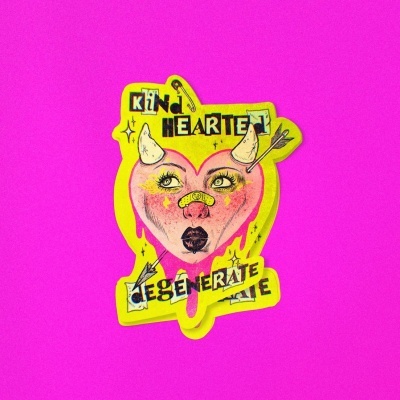 Autocolante amarelo com desenho de coração cor-de-rosa com olhos e lábios e texto kind hearted regenerate