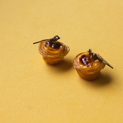 Brincos em forma de pastel de nata