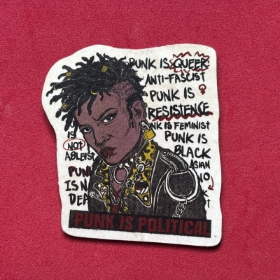 Autocolante punk com texto e ilustração de figura punk em fundo branco