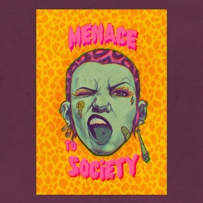 Poster de rosto com cabelo roxo de padrão animal, fundo amarelo com manchas laranja e texto MENACE TO SOCIETY em rosa