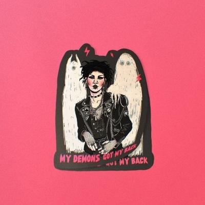 Autocolante com ilustração de pessoa de estilo punk com fantasmas atrás e texto em inglês