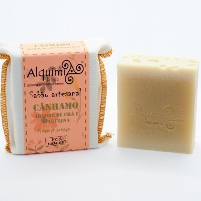 Sabão artesanal Alquimia embalado e sem embalagem, cor bege claro com buracos no topo