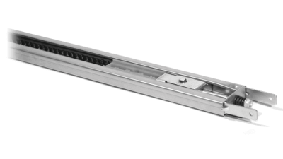 Trilho metálico cinza com carris pretos