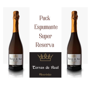 Duas garrafas de espumante Terras de Real Alvarinho Super Reserva com texto e logótipo no centro