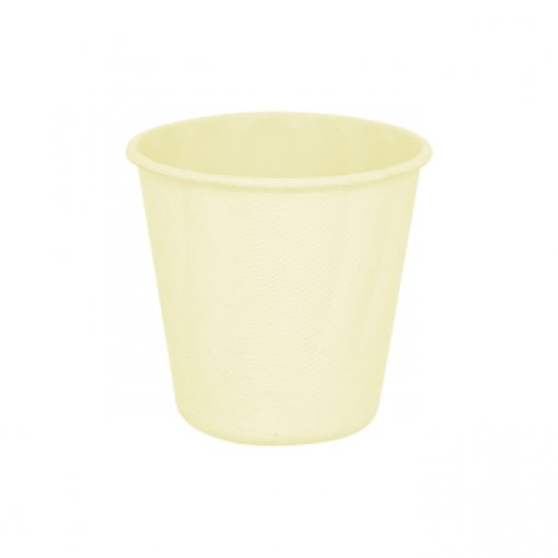 Recipiente/copo de plástico creme em fundo branco