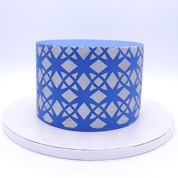 Stencil Isabel Adesivo decorativo azul com padrão geométrico cinzento prateado em rolo