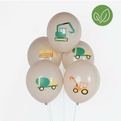 Balões beje com desenhos de veículos de construção em ambiente neutro