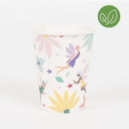 Copo descartável branco com desenhos coloridos de fadas e flores.