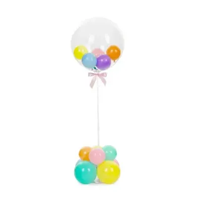 Balão transparente com balões coloridos no interior em suporte com balões na base