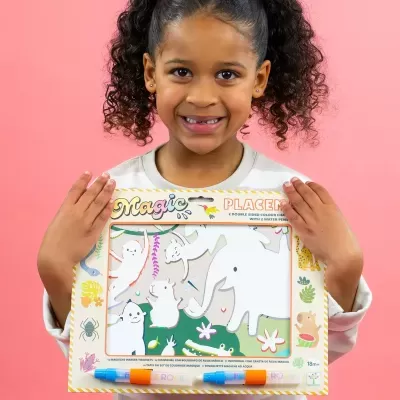 Tapete para colorir Magic Placemat com desenhos de animais e canetas de água numa embalagem branca colorida.