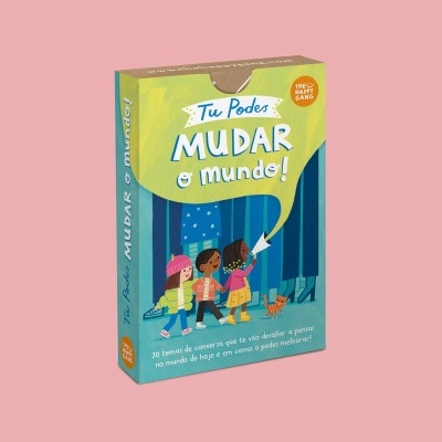 Caixa de produto colorida com ilustração de crianças e texto em português