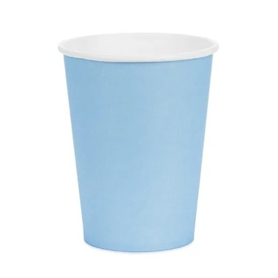 Copo descartável azul claro de papel com interior branco
