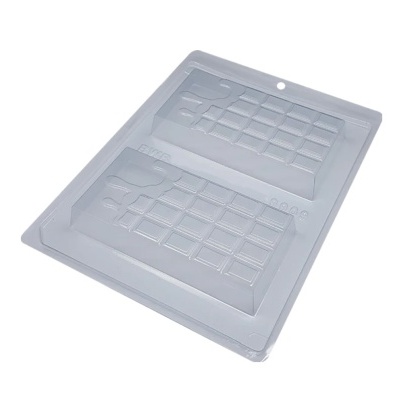Molde plástico transparente para barras de chocolate com design de mão em relevo