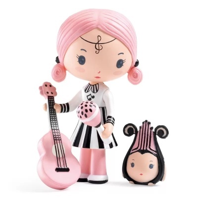 Figura de brinquedo com guitarra e microfone cor-de-rosa e cabeça pequena acessória