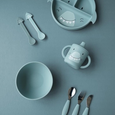 Conjunto de alimentação infantil azul com tema de tubarão