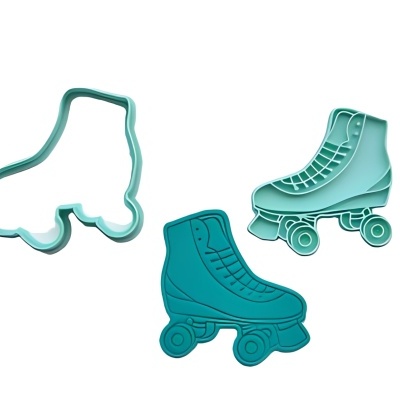 Cookie cutters em formas de patins de rodas e contorno de patim, em azul-turquesa