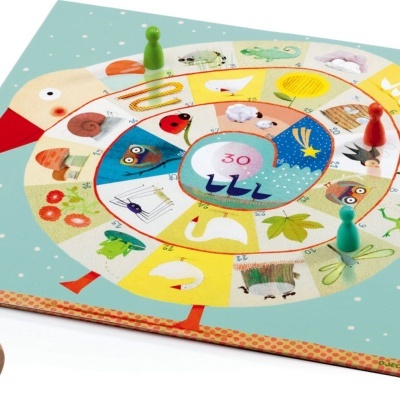 Jogo de tabuleiro infantil de madeira com animais em espiral colorida e dado
