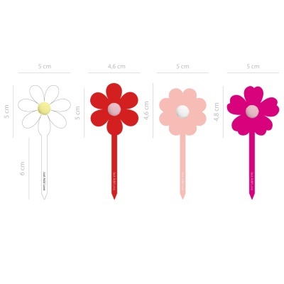 Marcadores de plantas florais coloridos com hastes e texto Just Add Love.