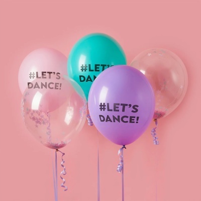 Balões coloridos com texto '#LET'S DANCE!' em fundo rosa.