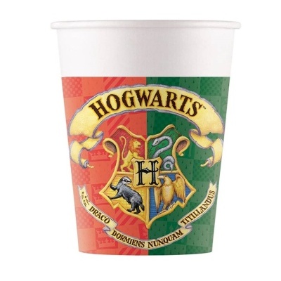 Copo de papel com brasão de Hogwarts em vermelho e verde