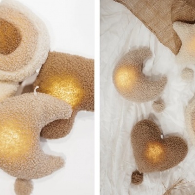 Almofadas decorativas em forma de estrela, coração e meia-lua em tecido felpudo bege, castanho e dourado