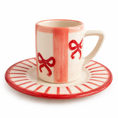 Conjunto cerâmico de chávena com alça e prato com padrão vermelho em fundo branco
